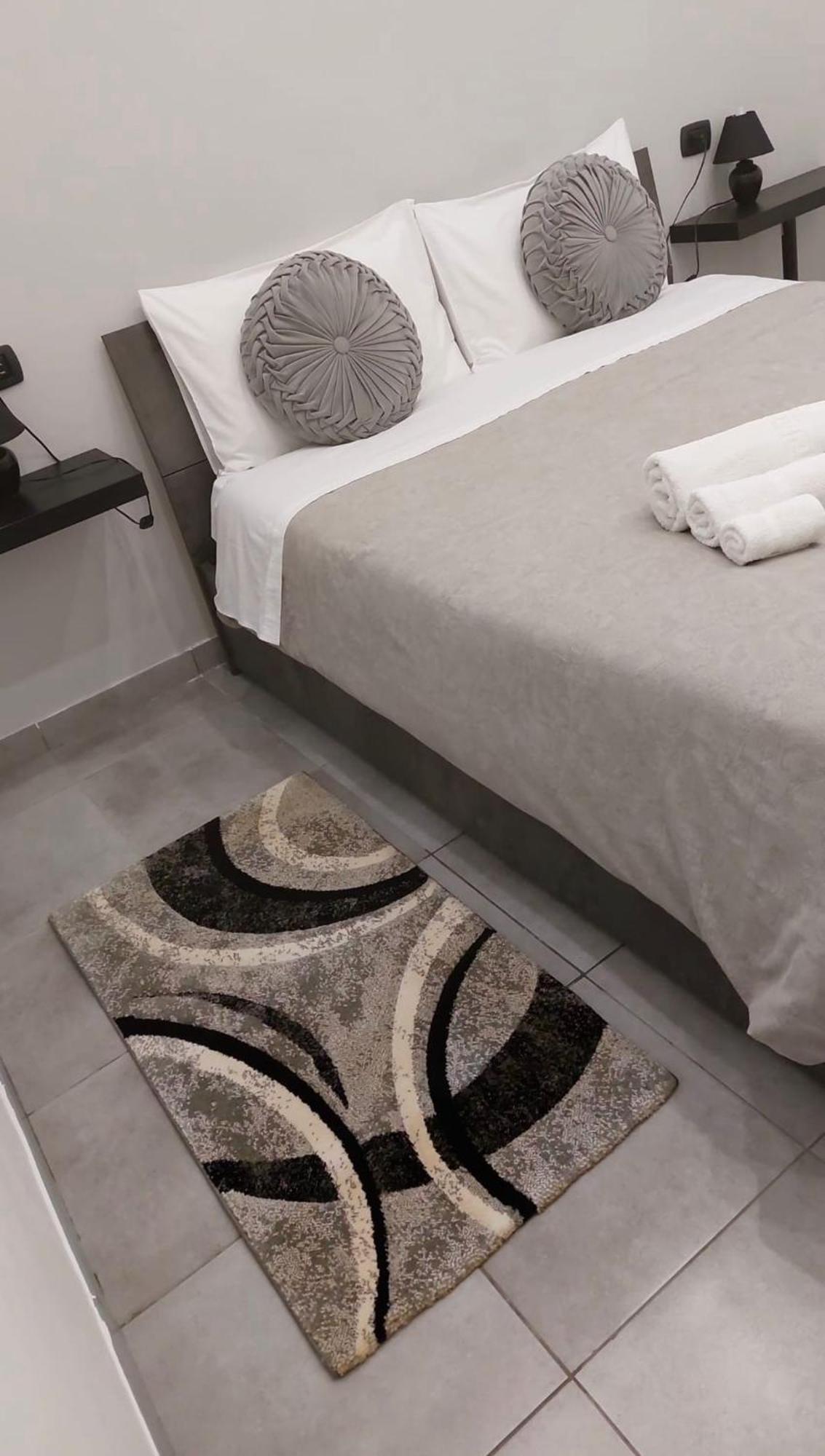 Miris Apartment Fast Comfortable Naples Airport Capodichino 25 Minutes Walk Self Check-In Экстерьер фото